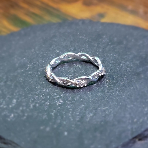 🆕 Sterling & Diamond Crystal Twist Ring 🆕 - Picture 2 of 9